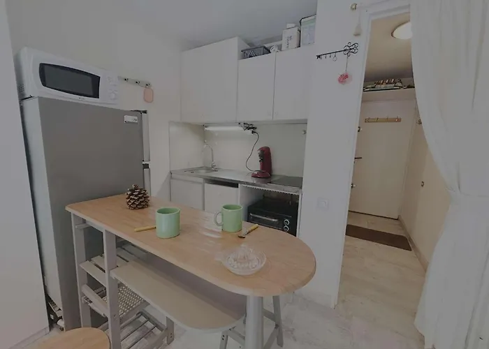 3 Personnes Cap D'agde Ct180-199 *